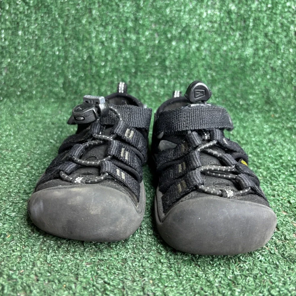 KEEN Newport H2 Waterproof Washable Outdoor Adventure Sandal Black Child Size 8